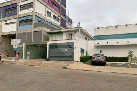 Casa à venda com 3 quartos, sendo 1 suíte, em Mirandópolis, São Paulo, SP