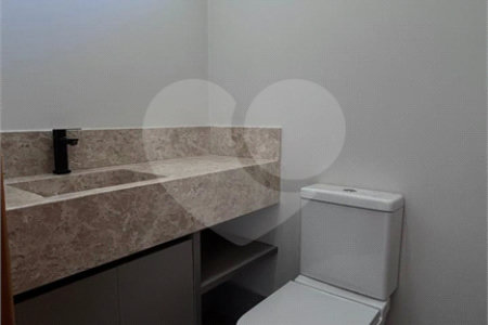 Casa à venda com 4 quartos, sendo 3 suítes, no condomínio Residencial Mont'alcino, Valinhos - SP