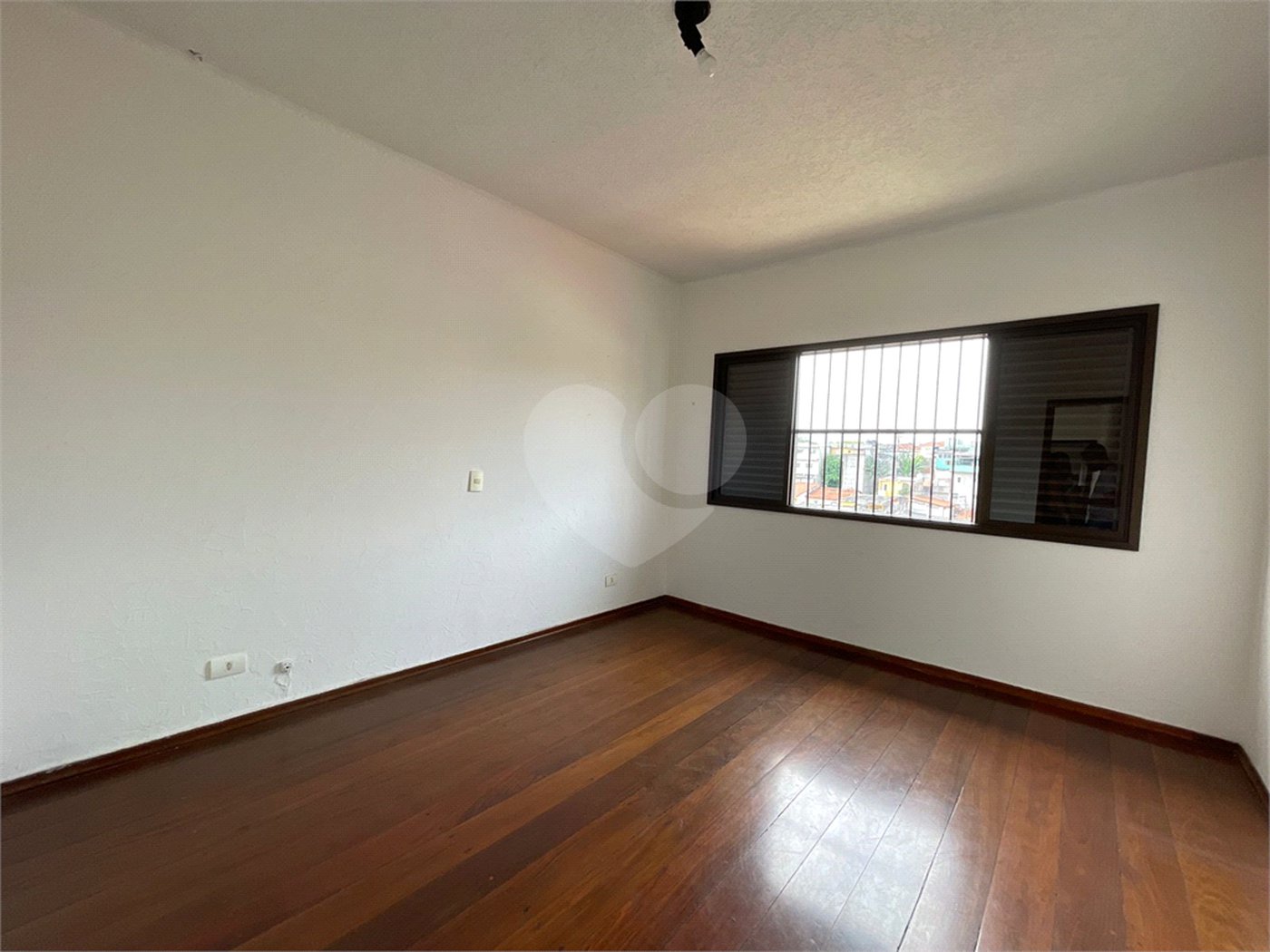 Sobrado à venda com 4 quartos, sendo 1 suíte, em Vila Nova Cachoeirinha, São Paulo, SP