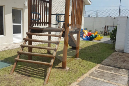 Casa à venda com 3 quartos, sendo 1 suíte, no condomínio Villa das Flores, Mogi das Cruzes - SP