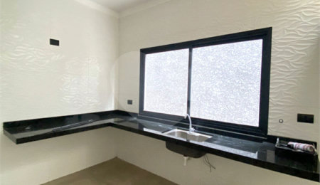Casa à venda com 3 quartos, sendo 1 suíte,  em Jardim do Lago, Atibaia, SP