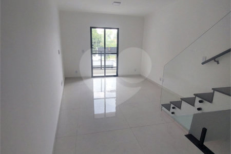 Sobrado à venda com 3 quartos, sendo 1 suíte, em Vila Carrão, São Paulo, SP