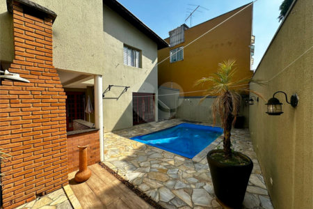 Casa com Piscina e Churrasqueira | 2 Suítes | Edícula | 3 Vagas | 275m²