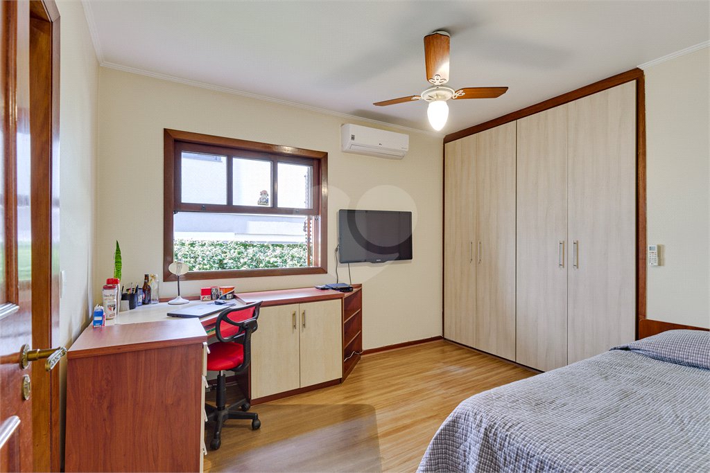 Casa à venda com 3 quartos, sendo 2 suítes, no condomínio Granja do Morumbi, São Paulo - SP