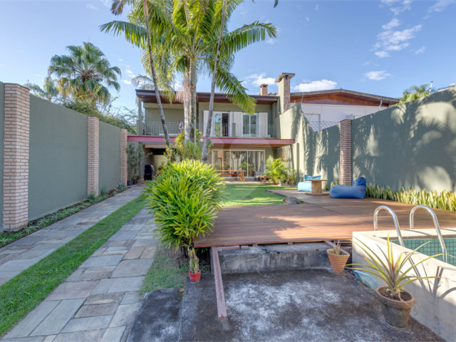 Casa à venda com 4 quartos, sendo 2 suítes,  em Alto da Boa Vista, São Paulo, SP
