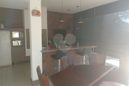 Casa à venda com 4 quartos, sendo 3 suítes, no condomínio Arco Iris, Atibaia - SP