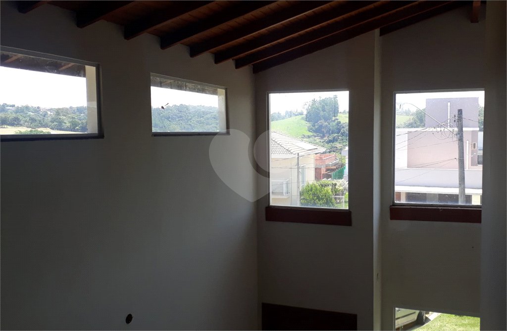 Sobrado à venda com 3 suítes em Picollo Villaggio, Louveira, SP