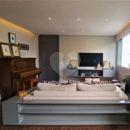 Apartamento à venda com 3 quartos, sendo 1 suíte, em Vila Uberabinha, São Paulo, SP