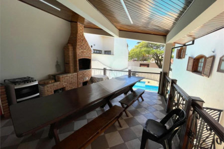 Casa à venda com 6 quartos, sendo 1 suíte, no condomínio Granja Olga I, Sorocaba - SP