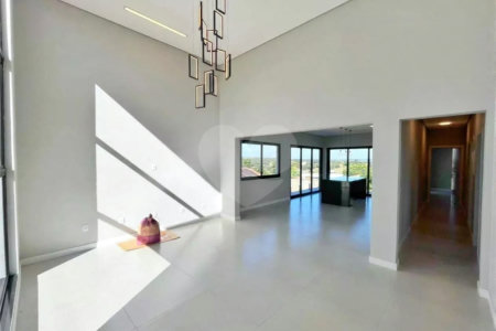 Casa à venda com 3 suítes no condomínio Ninho Verde II, Pardinho - SP