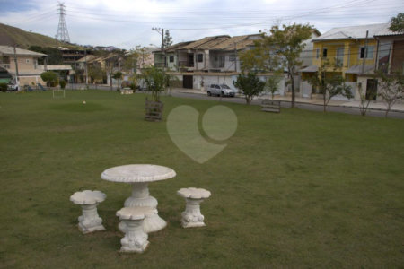 Casa à venda com 3 quartos, sendo 1 suíte, no condomínio Village da Posse, Rio de Janeiro - RJ