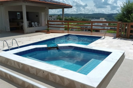 Casa à venda com 3 quartos, sendo 2 suítes,  no condomínio Vila Hípica I, Vinhedo - SP