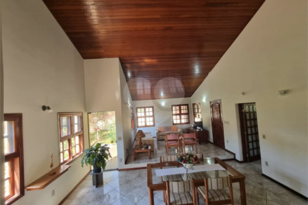 Casa à venda com 4 quartos, sendo 2 suítes, em Bosque, Vinhedo, SP