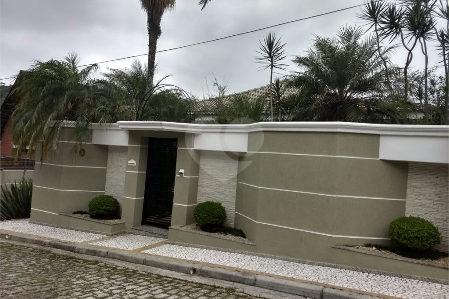 Casa Térrea à venda ou para alugar com 4 suítes em Horto, São Paulo, SP