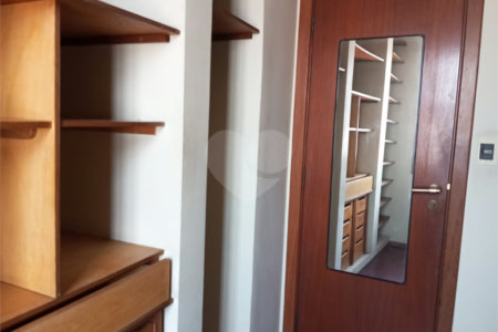 Casa à venda com 3 quartos, sendo 1 suíte, em Vila Nivi, São Paulo, SP