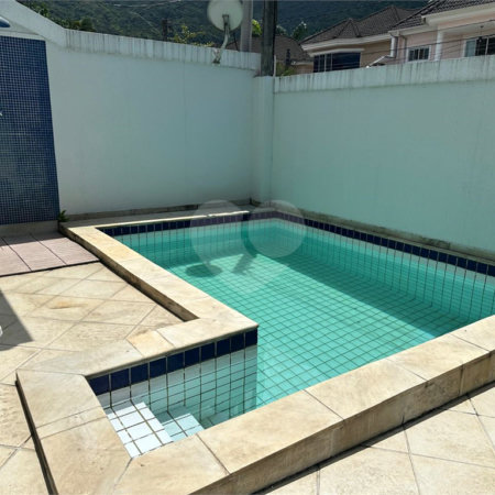 Casa à venda com 4 quartos, sendo 3 suítes, no condomínio Jardins de Florença, Rio de Janeiro - RJ