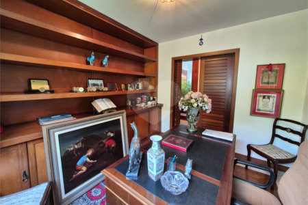 Casa de Vila à venda ou para alugar com 4 quartos, sendo 2 suítes,  em Jardim Leonor, São Paulo, SP