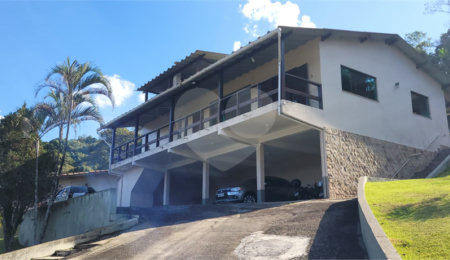Casa à venda com 5 quartos, sendo 2 suítes, no condomínio Alpes da Cantareira, Mairiporã - SP