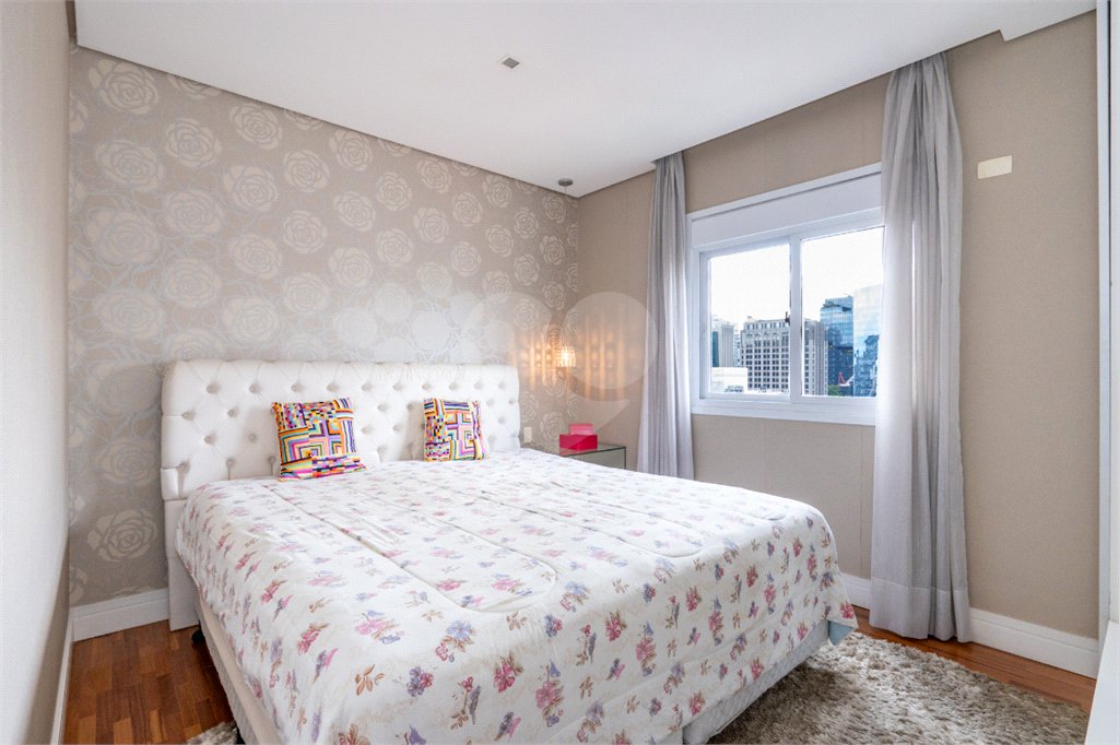 Apartamento à venda com 3 suítes em Vila Nova Conceição, São Paulo, SP