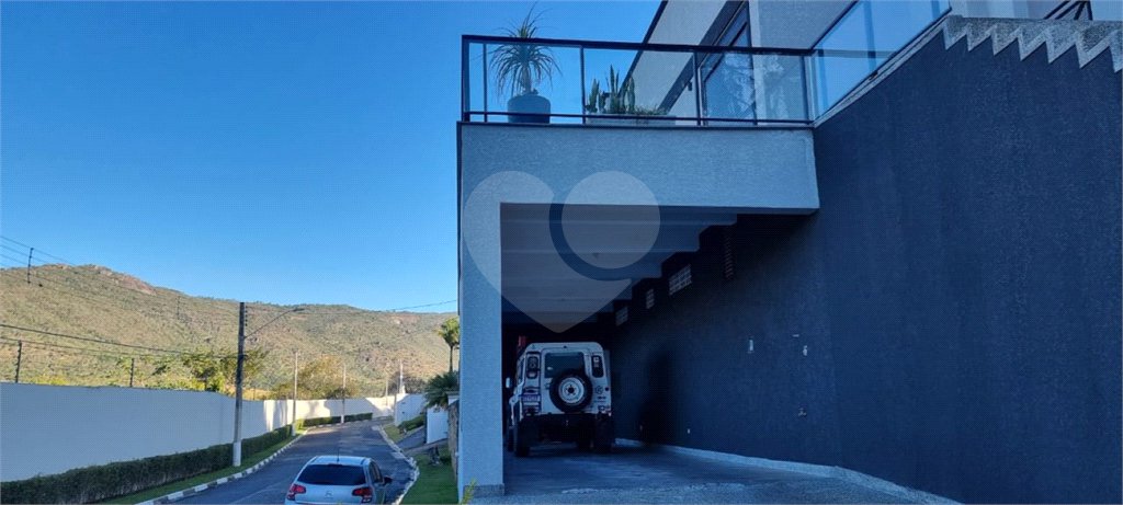 Casa à venda com 4 suítes no condomínio Osato, Atibaia - SP