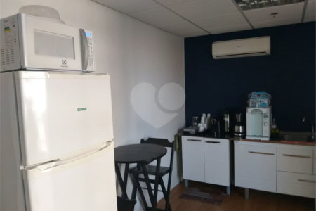 Conjunto comercial duplex à venda na Aclimação. Andar inteiro, puro charme!