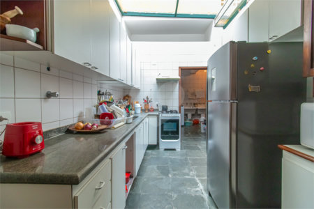 Casa à venda com 3 quartos, sendo 1 suíte,  no condomínio Jardim Hipico, São Paulo - SP