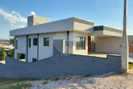 Casa à venda com 3 quartos, sendo 2 suítes, no condomínio Reserva dos Jatobás, Louveira - SP