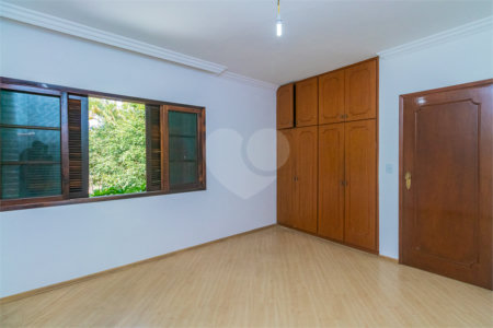 Sobrado à venda com 4 quartos, sendo 2 suítes, em Interlagos, São Paulo, SP