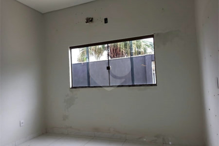 Casa à venda com 3 quartos, sendo 1 suíte,  em Vila Santa Catarina, Dourados, MS
