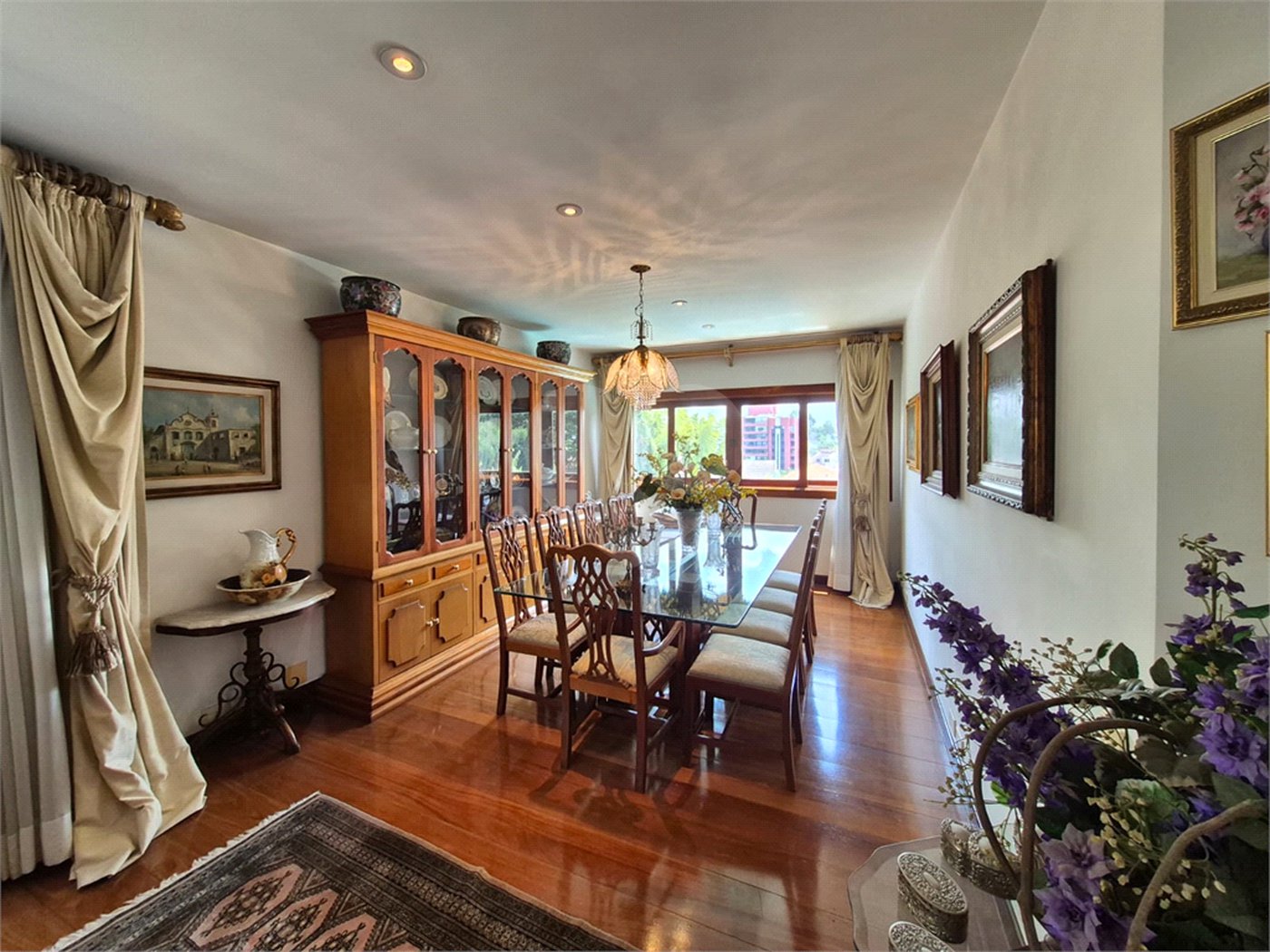Casa de Vila à venda ou para alugar com 4 quartos, sendo 2 suítes,  em Jardim Leonor, São Paulo, SP