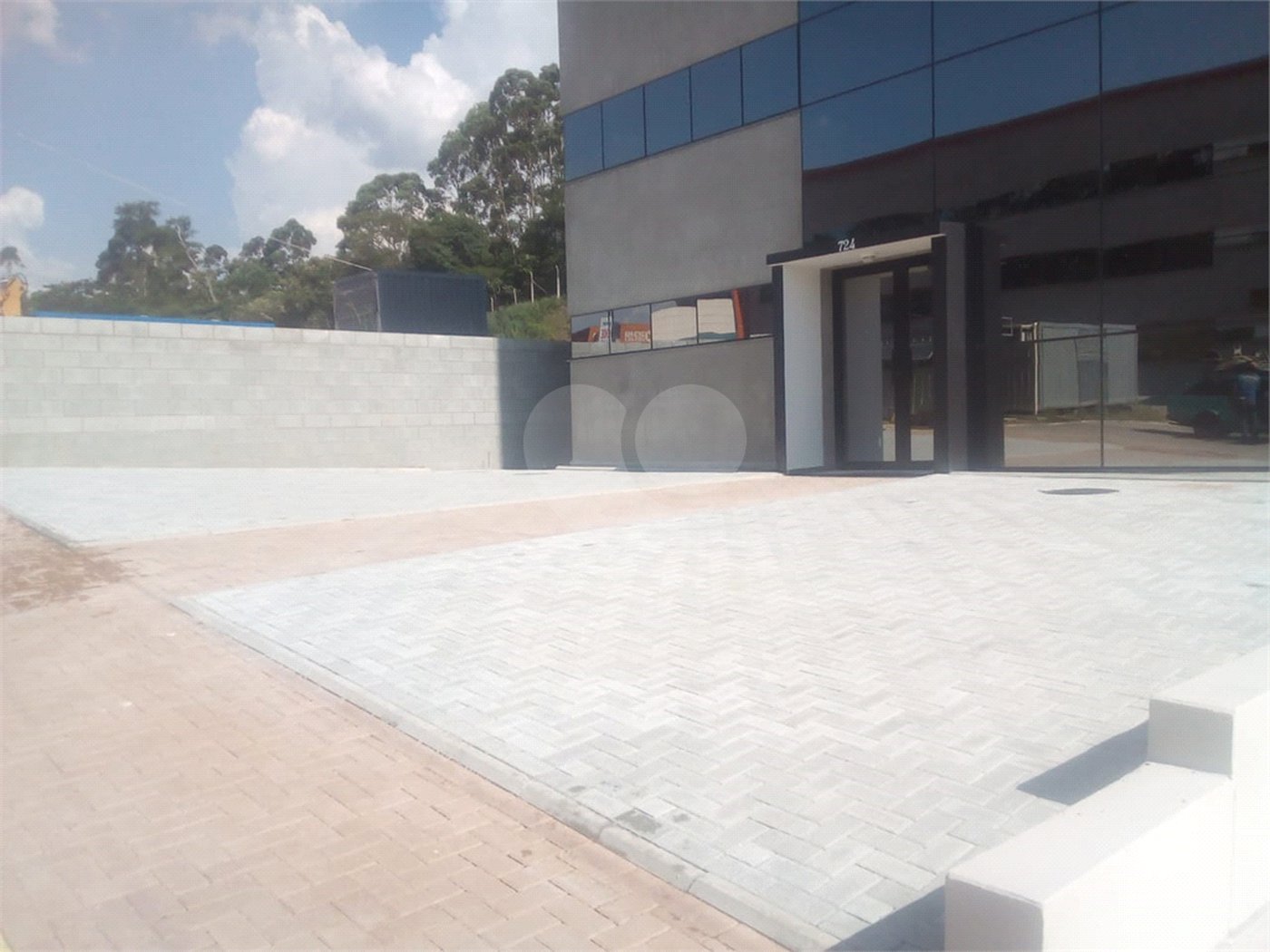 Galpão industrial com renda à venda em Cotia
