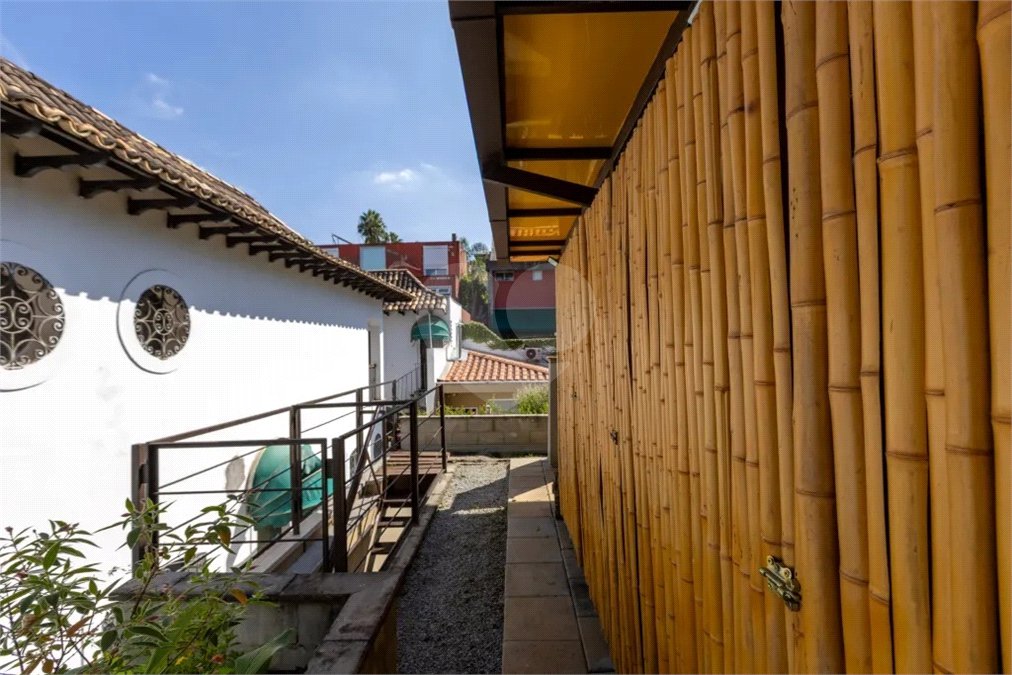 Sobrado à venda com 3 quartos, sendo 2 suítes,  em Jardim Leonor, São Paulo, SP