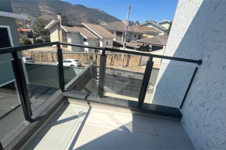 Sobrado à venda com 3 suítes em Vila Petrópolis, Atibaia, SP