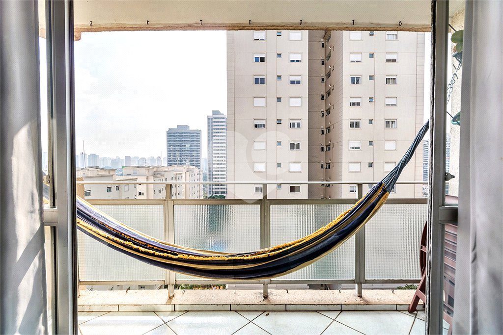 Apartamento à venda com 3 quartos, sendo 1 suíte,  em Campo Belo, São Paulo, SP