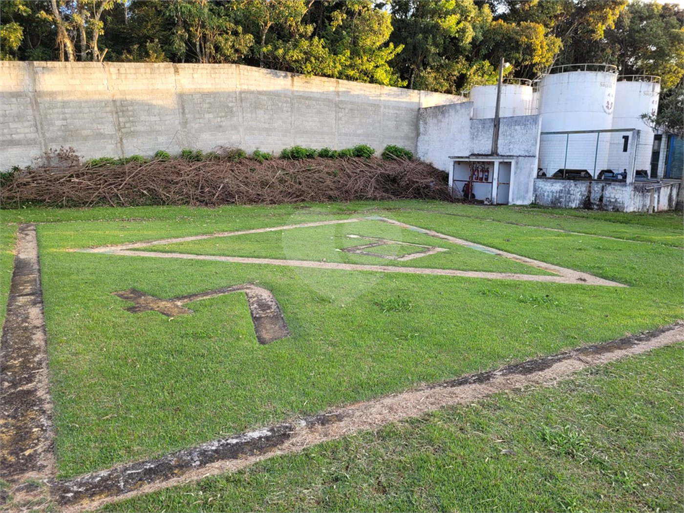 Casa à venda com 6 quartos, sendo 4 suítes, no condomínio Suíça da Cantareira, Mairiporã - SP