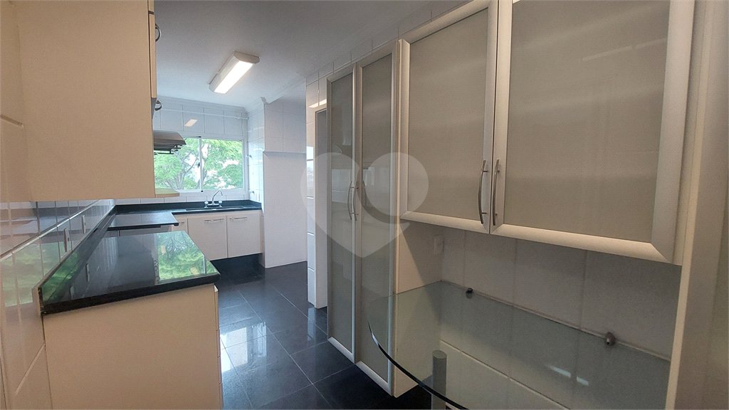 Apartamento à venda com 3 quartos, sendo 1 suíte, em Alto da Boa Vista, São Paulo, SP