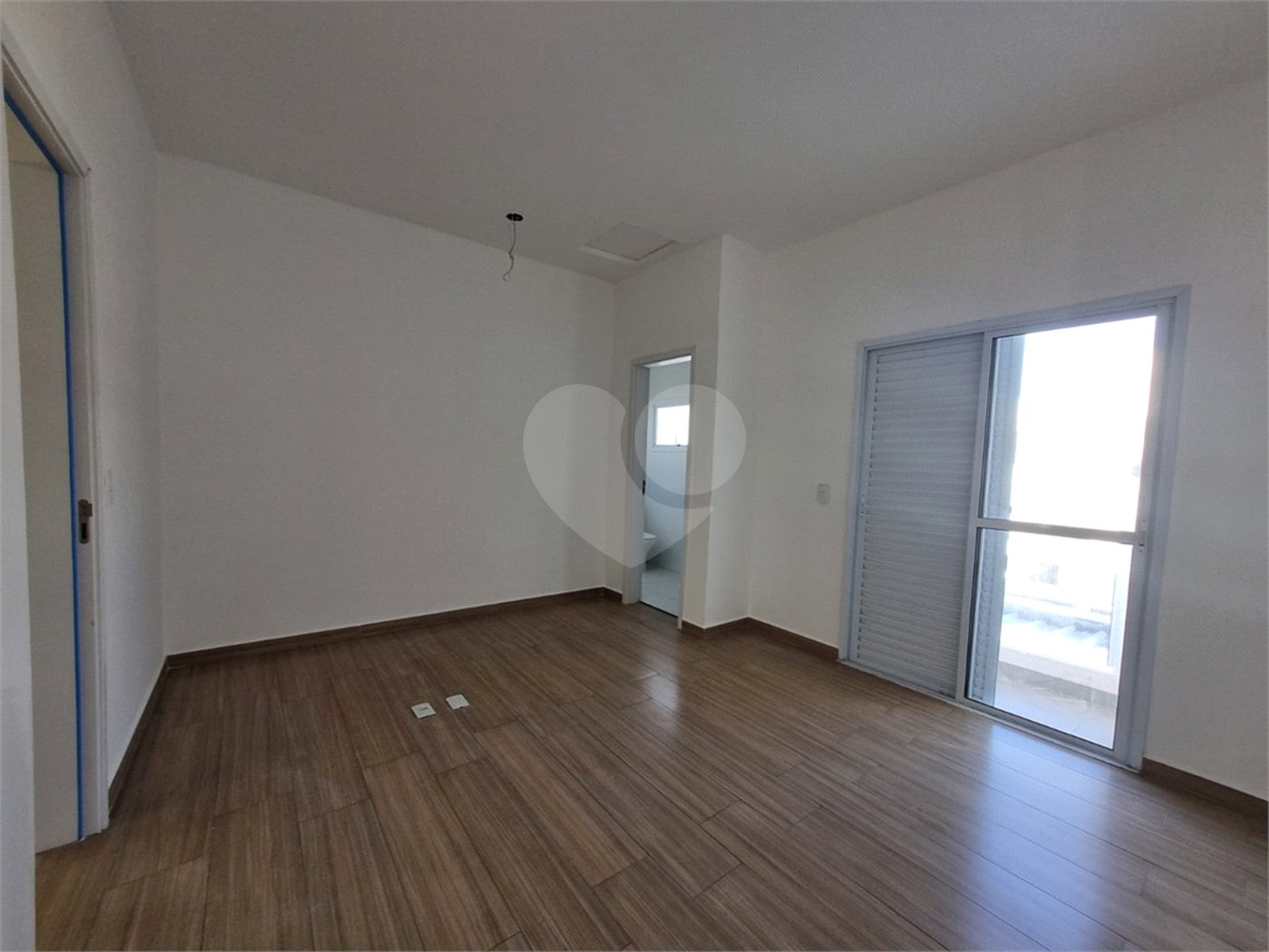 Casa à venda com 3 quartos, sendo 1 suíte, no condomínio Residencial Américo Figueiredo, Sorocaba - SP