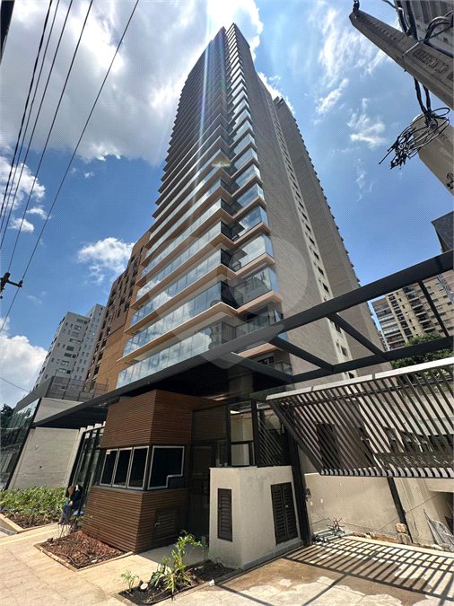 Apartamento à venda com 3 quartos, sendo 2 suítes, em Moema, São Paulo, SP