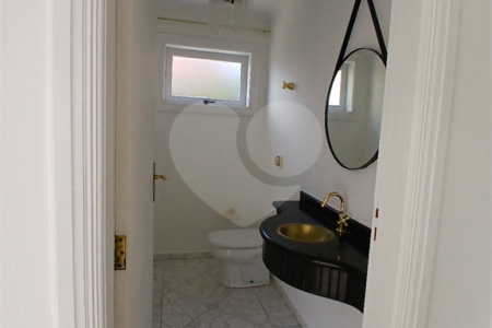 Casa à venda com 4 quartos, sendo 2 suítes, no condomínio Flamboyant, Atibaia - SP