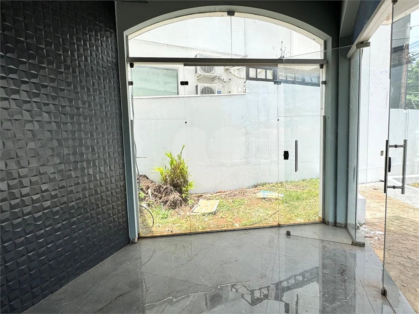 Sobrado Residencial e Comercial em Área Nobre de Piracicaba, para venda e locação.