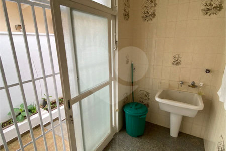 Casa Térrea com 3 suítes, sendo 1 suíte master.