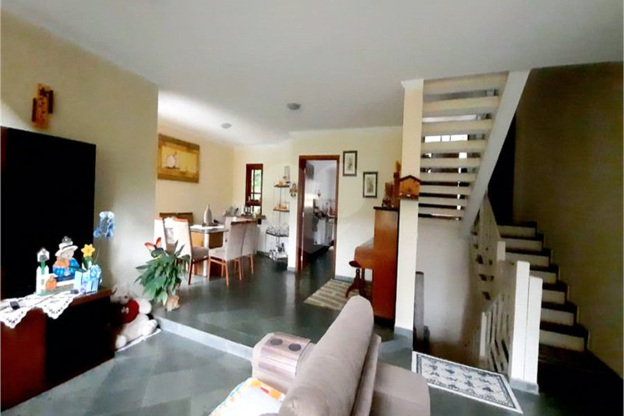Casa à venda com 5 quartos, sendo 2 suítes, no condomínio Alpes da Cantareira, Mairiporã - SP