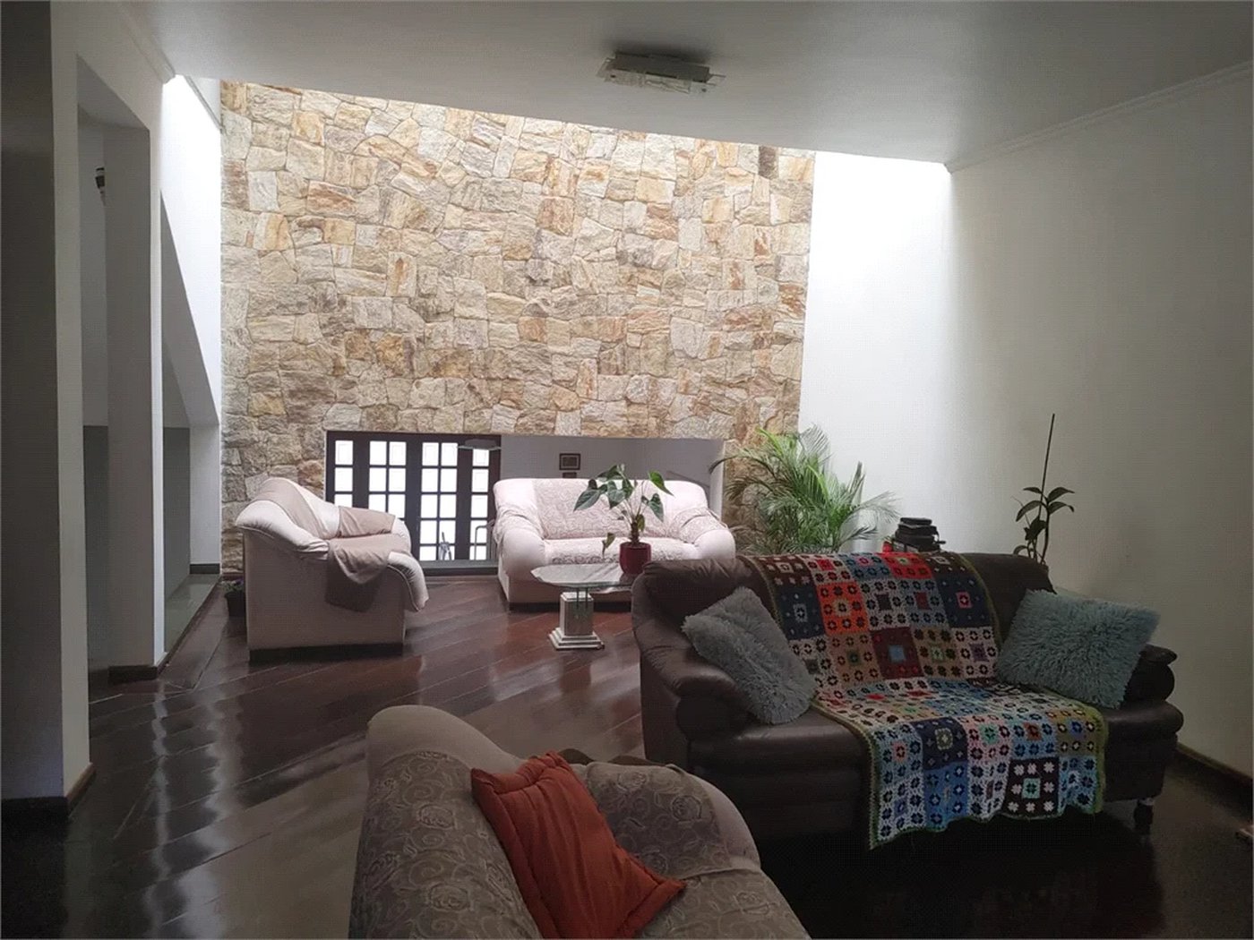 Casa à venda com 4 quartos, sendo 2 suítes, em Parque dos Príncipes, São Paulo, SP