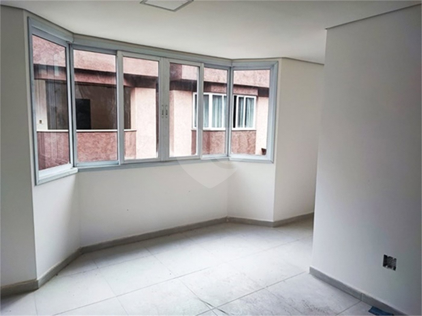 Casa à venda com 3 quartos, sendo 1 suíte,  no condomínio Ouro Verde, Guarulhos - SP
