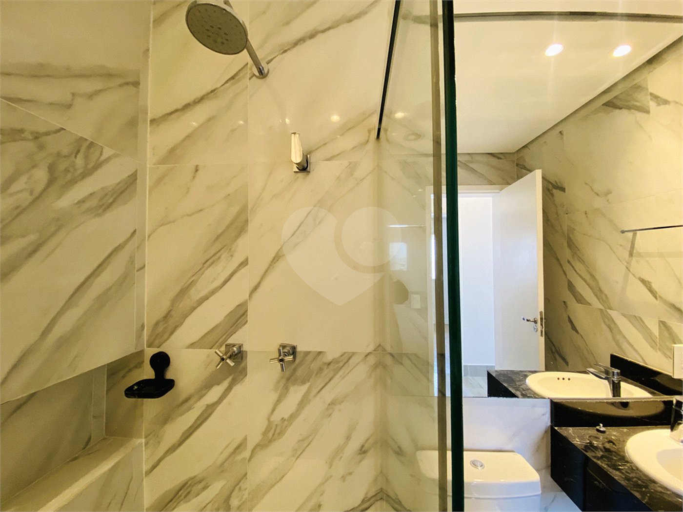Apartamento à venda com 2 quartos, sendo 1 suíte,  no Centro, São Bernardo do Campo, SP