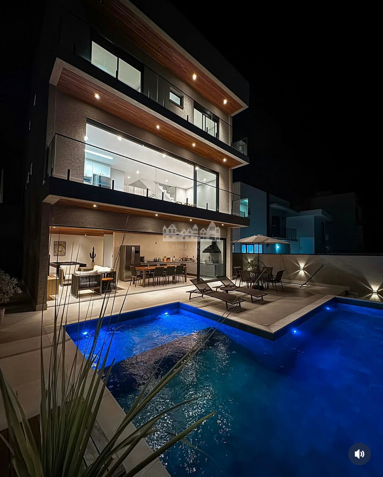 Casa, 4 quartos, 330 m² - Foto 1