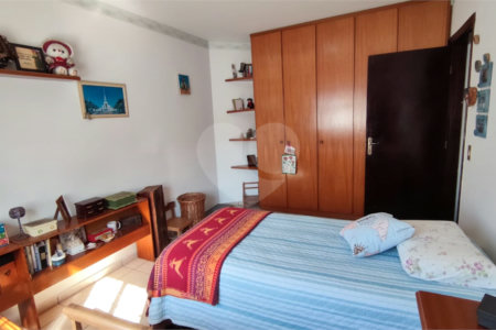 Sobrado à venda com 4 quartos, sendo 2 suítes, em Interlagos, São Paulo, SP