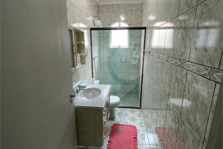 Sobrado à venda com 4 quartos, sendo 1 suíte,  em Jardim Las Vegas, Santo André, SP