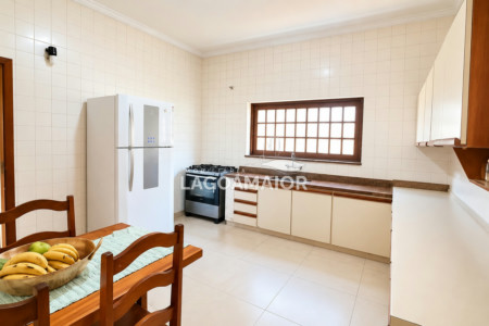 Casa à venda com 6 quartos, sendo 3 suítes,  em Santos Dumont, Três Lagoas, MS