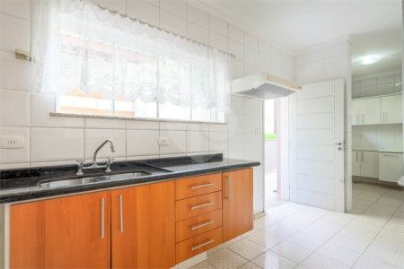 Casa Térrea à venda com 3 quartos, sendo 1 suíte, em Cidade Vargas, São Paulo, SP